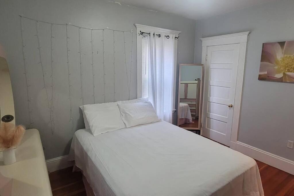 Modern Haven ,Your Stylish Retreat Boston Kültér fotó